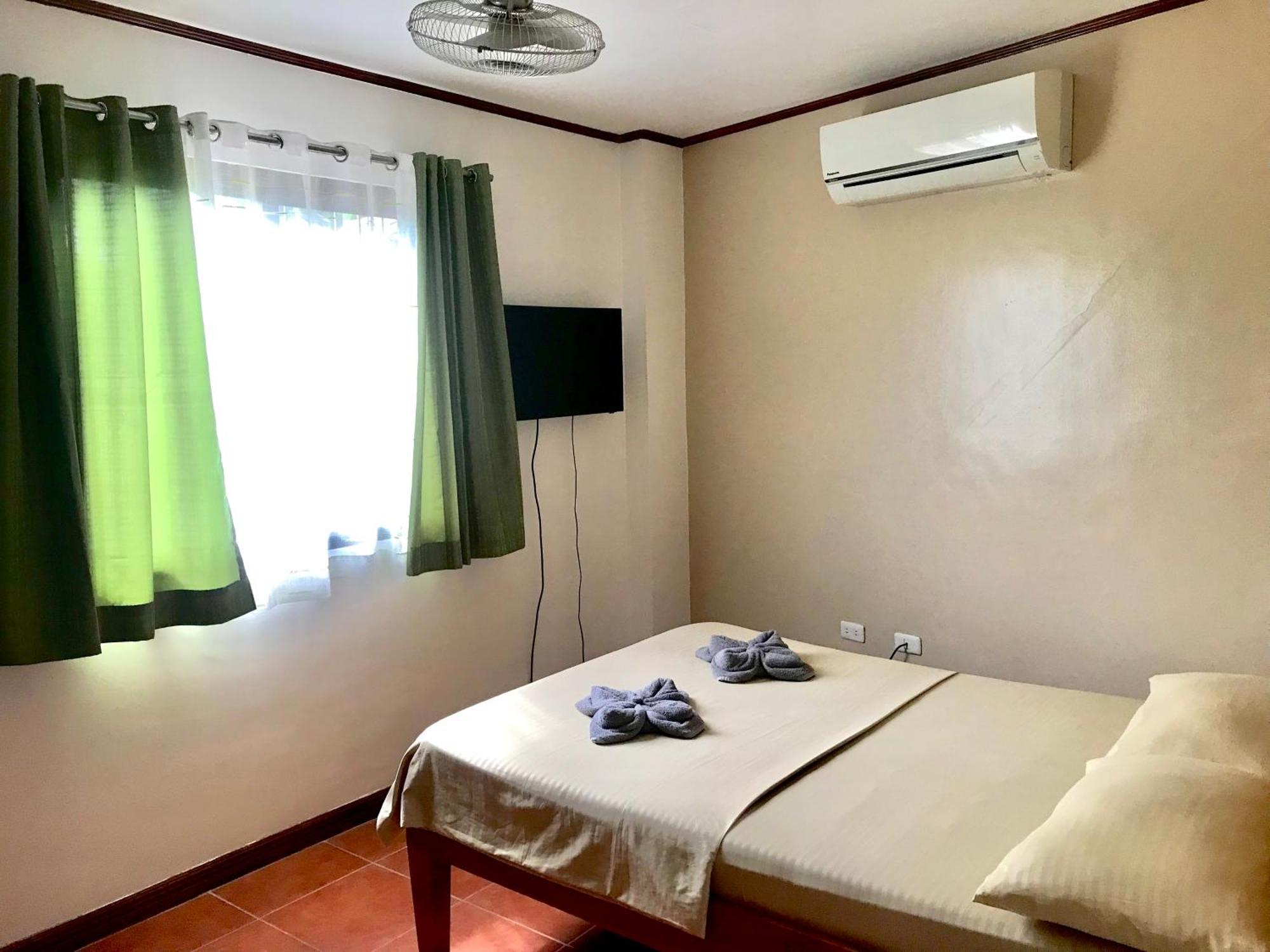 Badladz Staycation Condos Puerto Galera Extérieur photo