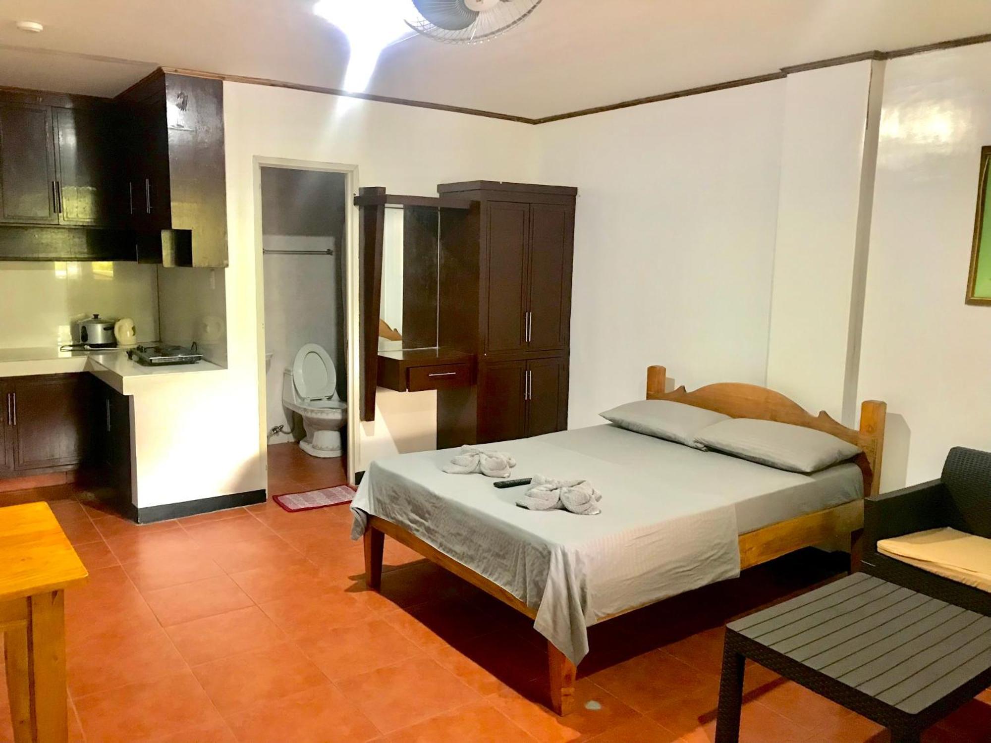 Badladz Staycation Condos Puerto Galera Extérieur photo