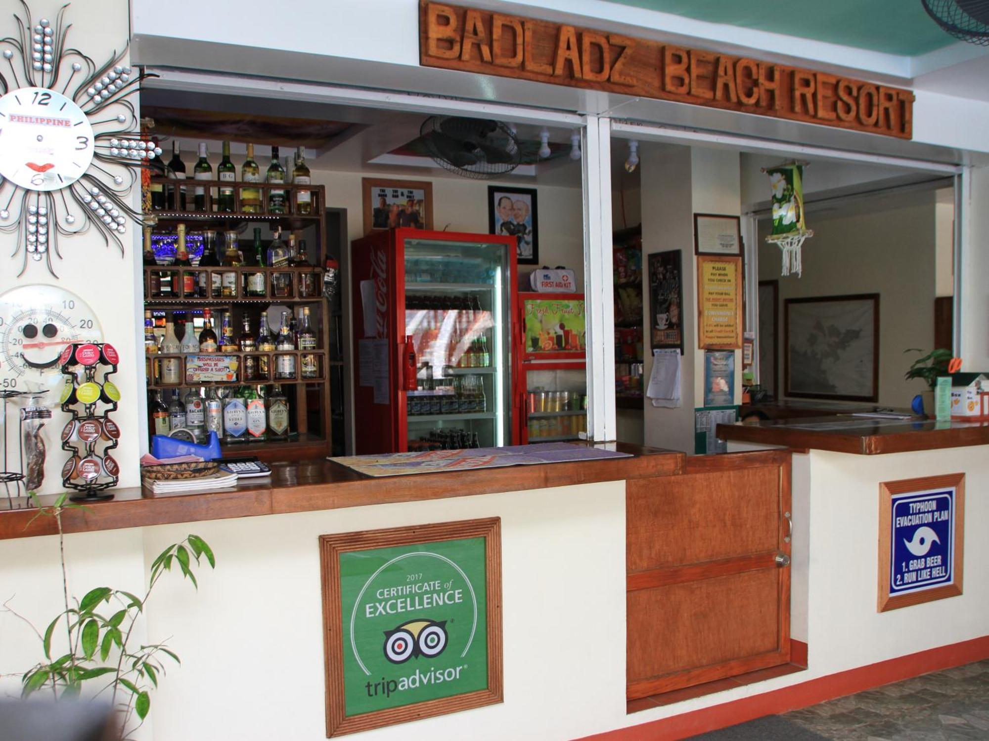 Badladz Staycation Condos Puerto Galera Extérieur photo