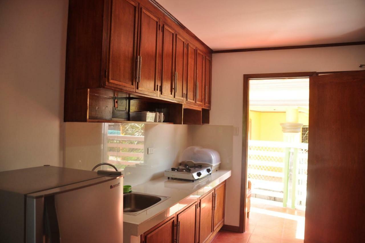Badladz Staycation Condos Puerto Galera Extérieur photo